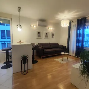 Pearl Apartment Split